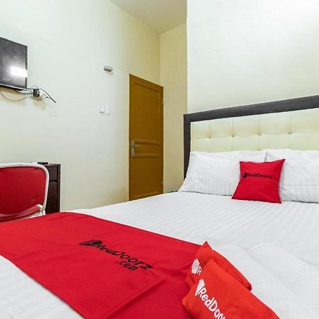 Reddoorz Syariah @ Jalan Setiabudi Medan 3 Esterno foto