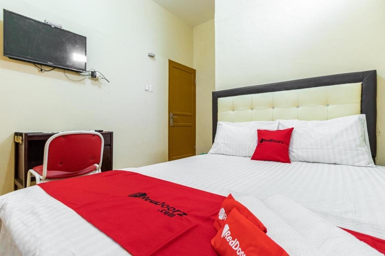 Reddoorz Syariah @ Jalan Setiabudi Medan 3 Esterno foto
