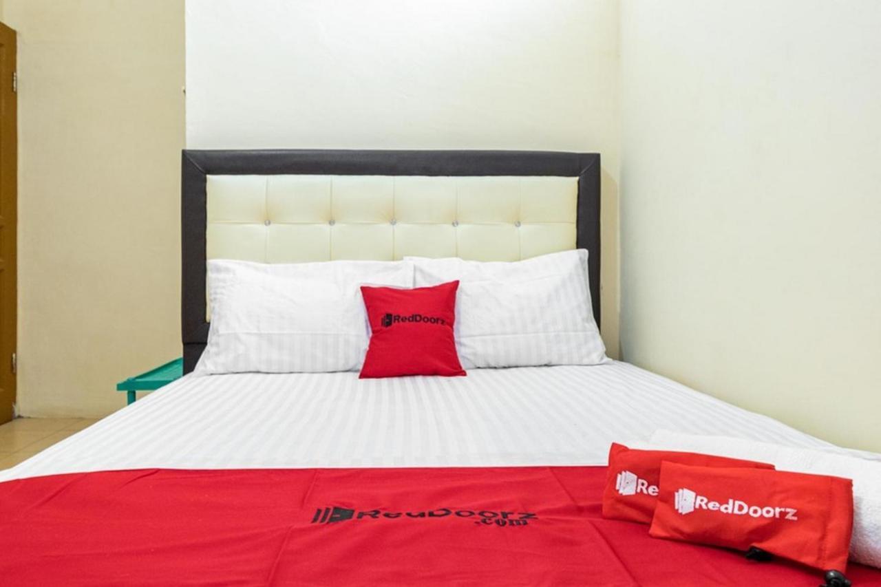 Reddoorz Syariah @ Jalan Setiabudi Medan 3 Esterno foto